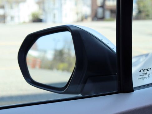 Used 2023 Toyota Corolla LE image 23