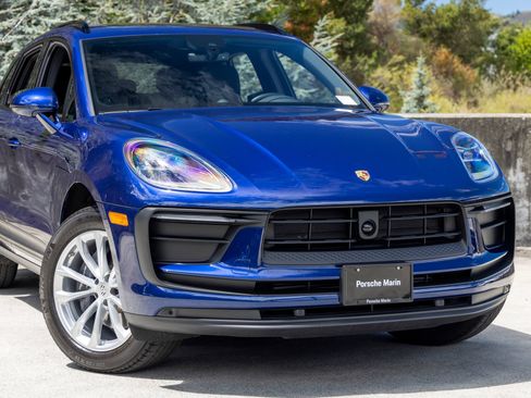 Certified 2026 Porsche Macan AWD/4WD image 9
