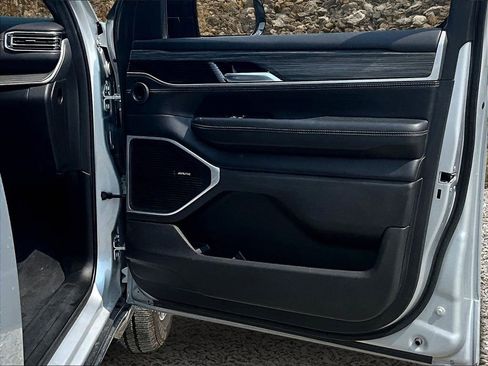 Used 2024 Jeep Wagoneer Series III image 23