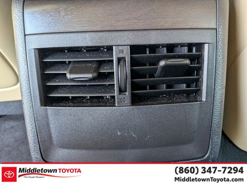 Certified 2017 Toyota Avalon XLE Premium image 31