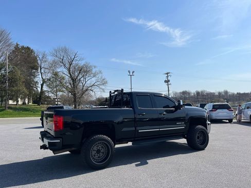 Used 2019 Chevrolet Silverado 2500 LT w/ LT Convenience Package image 3