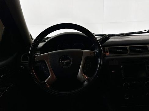 Used 2010 GMC Yukon XL Denali image 23