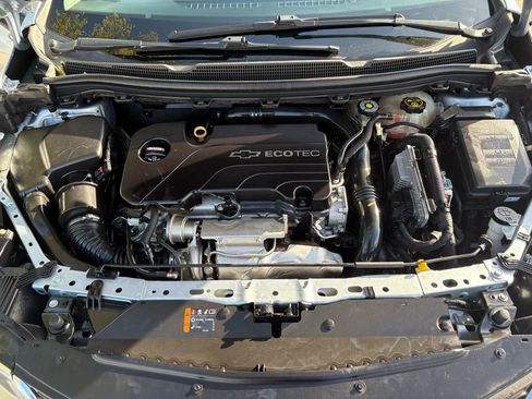 Used 2017 Chevrolet Cruze LS FWD image 32