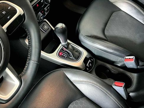 Used 2018 Jeep Compass Latitude w/ Popular Equipment Group FWD image 15