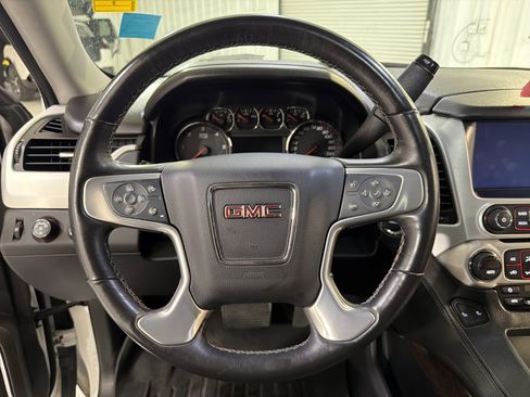 Used 2016 GMC Yukon XL SLT image 17