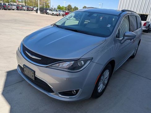 Used 2017 Chrysler Pacifica Touring-L FWD image 21