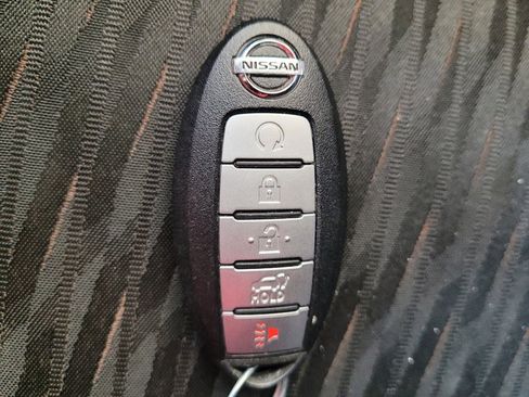 Used 2018 Nissan Rogue SV FWD image 32