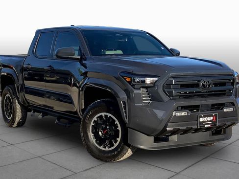 Used 2025 Toyota Tacoma SR5 image 3