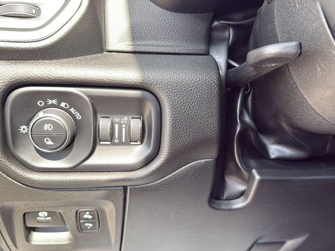 Used 2025 RAM 1500 Laramie AWD/4WD image 18