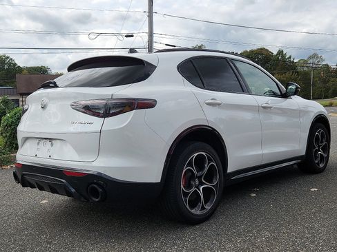 Used 2024 Alfa Romeo Stelvio Veloce image 4