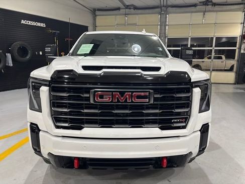 Used 2025 GMC Sierra 2500 AT4 image 10