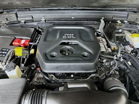 Used 2022 Jeep Wrangler Sport S image 31