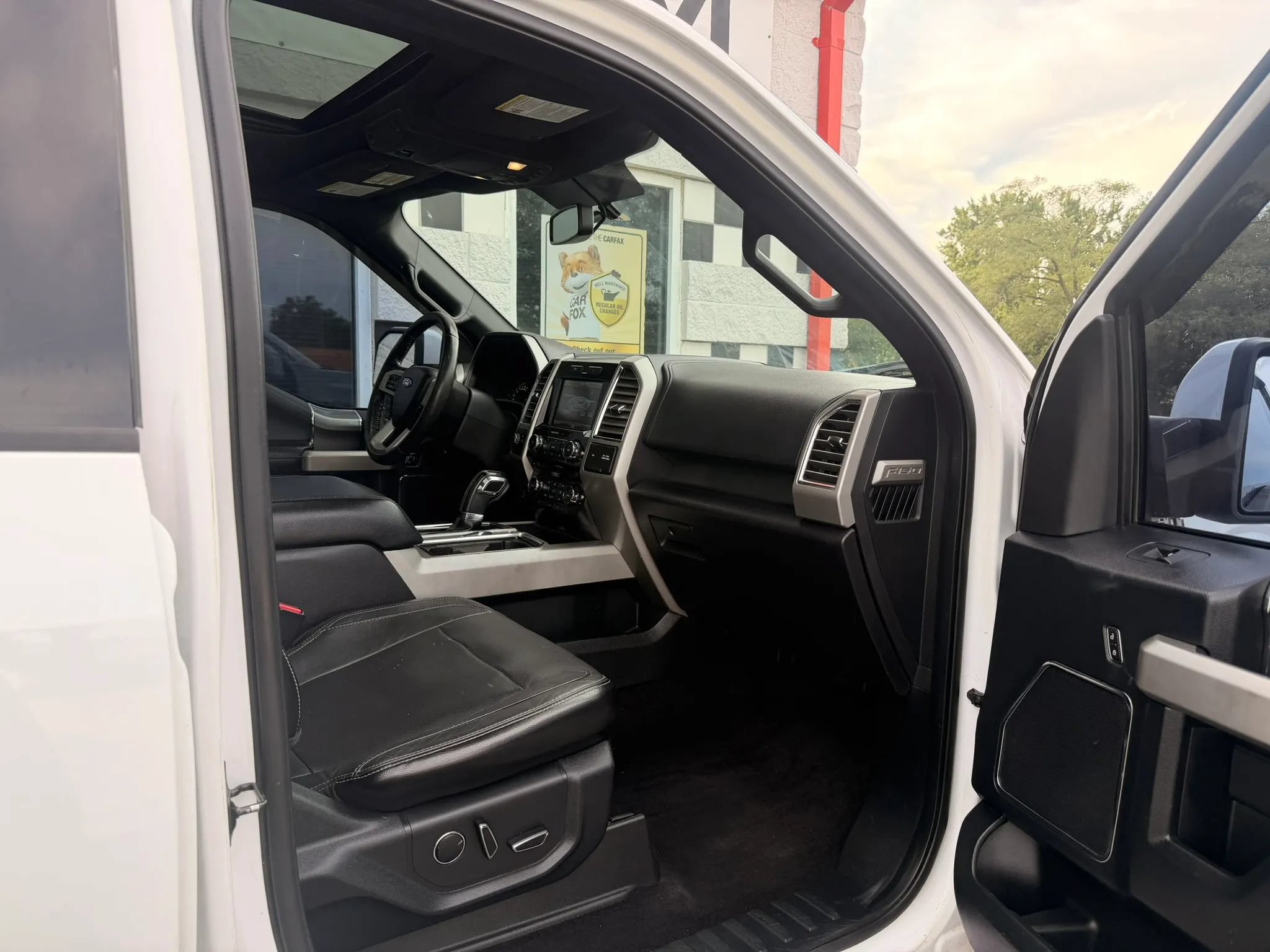 Used 2015 Ford F150 Lariat RWD image 33