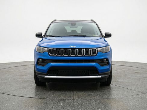 Used 2025 Jeep Compass Limited AWD/4WD image 2
