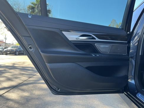 Used 2019 BMW 740i xDrive image 35