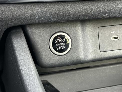 Used 2023 Nissan Rogue SV image 13