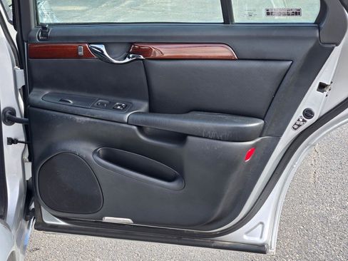 Used 2000 Cadillac De Ville DTS w/ Safety/Security Pkg image 8