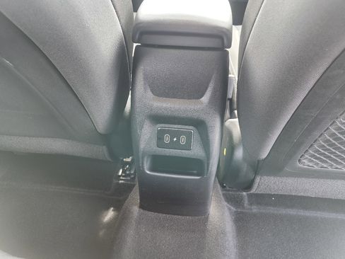 Used 2025 Hyundai Venue SEL FWD image 21