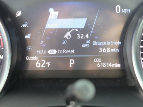 Used 2018 Toyota Camry XLE image 19