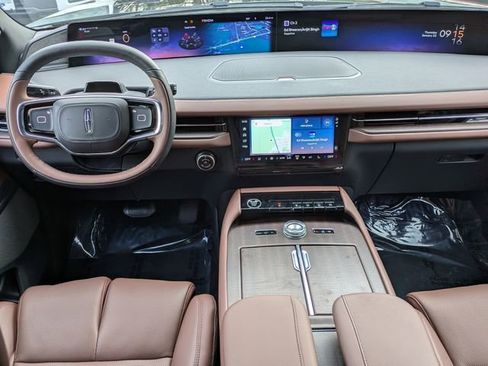 New 2026 Lincoln Navigator Reserve AWD/4WD image 14