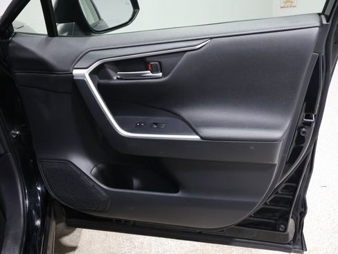 Used 2019 Toyota RAV4 Limited image 23