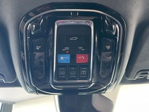 Used 2023 Jeep Grand Wagoneer Series III AWD/4WD image 37
