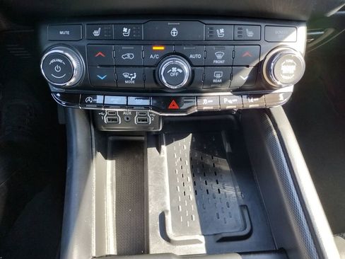Used 2025 Dodge Durango GT AWD/4WD image 33
