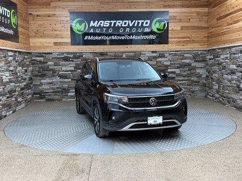 Used 2022 Volkswagen Taos SE image 2
