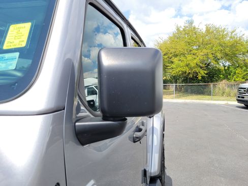 Used 2018 Jeep Wrangler Unlimited Sahara image 4