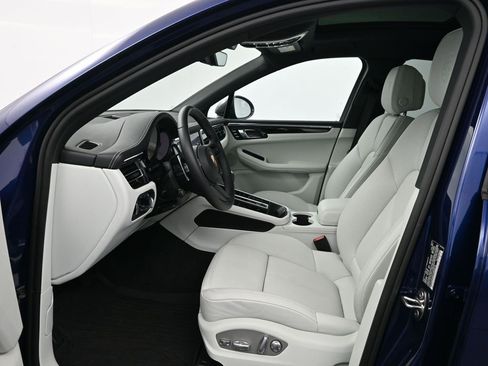 Certified 2026 Porsche Macan Turbo image 4