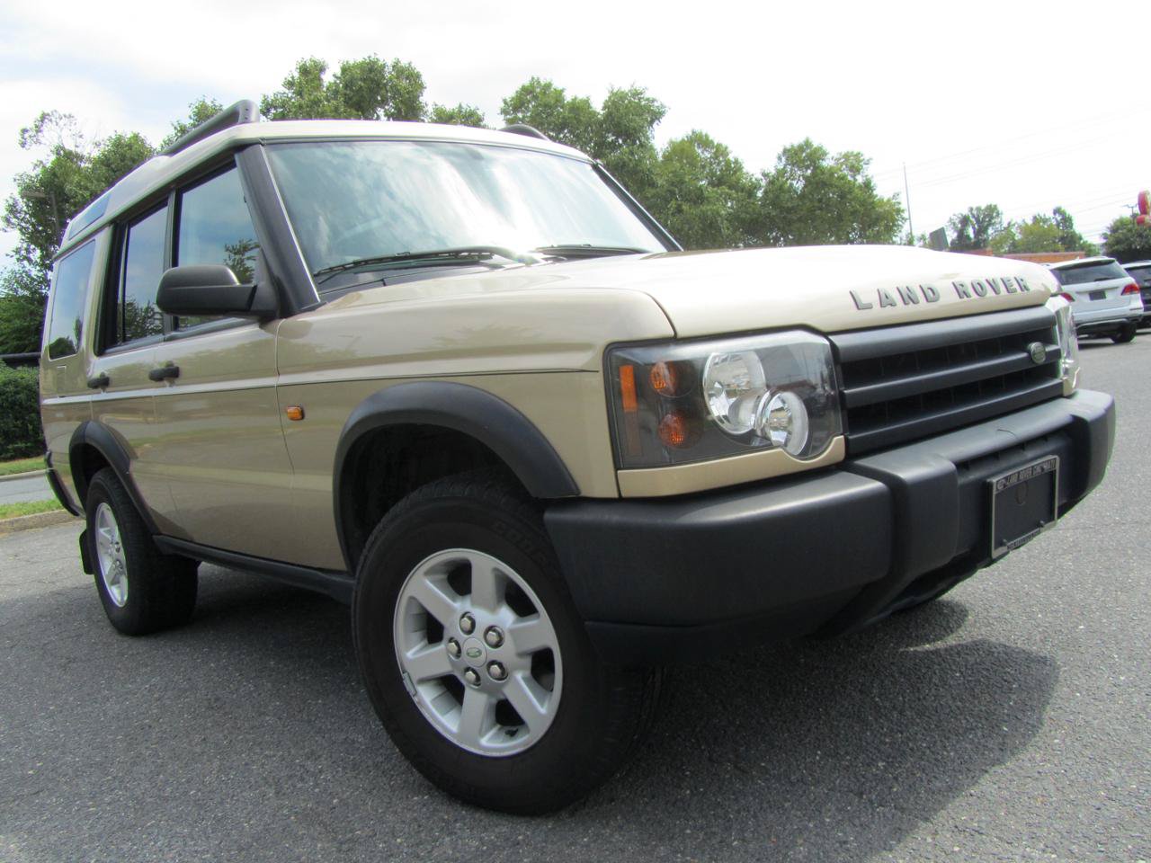 Used 2004 Land Rover Discovery S AWD/4WD image 2