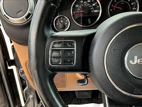 Used 2017 Jeep Wrangler Unlimited Sahara w/ Connectivity Group AWD/4WD image 18