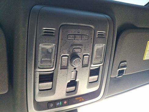 Used 2022 GMC Yukon XL Denali image 27