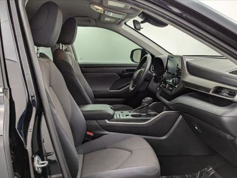 Used 2021 Toyota Highlander L image 21