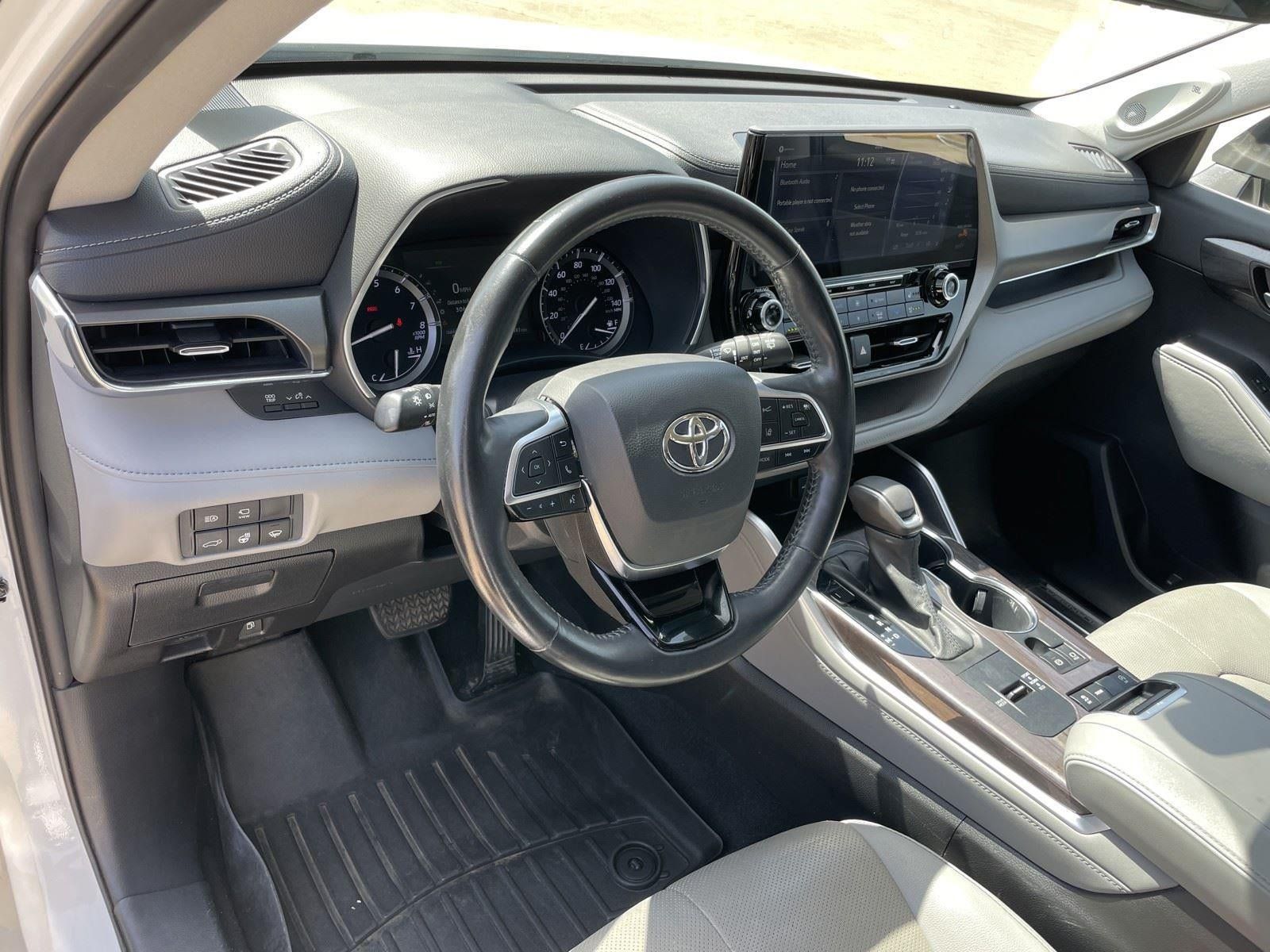 Used 2020 Toyota Highlander Limited FWD image 13