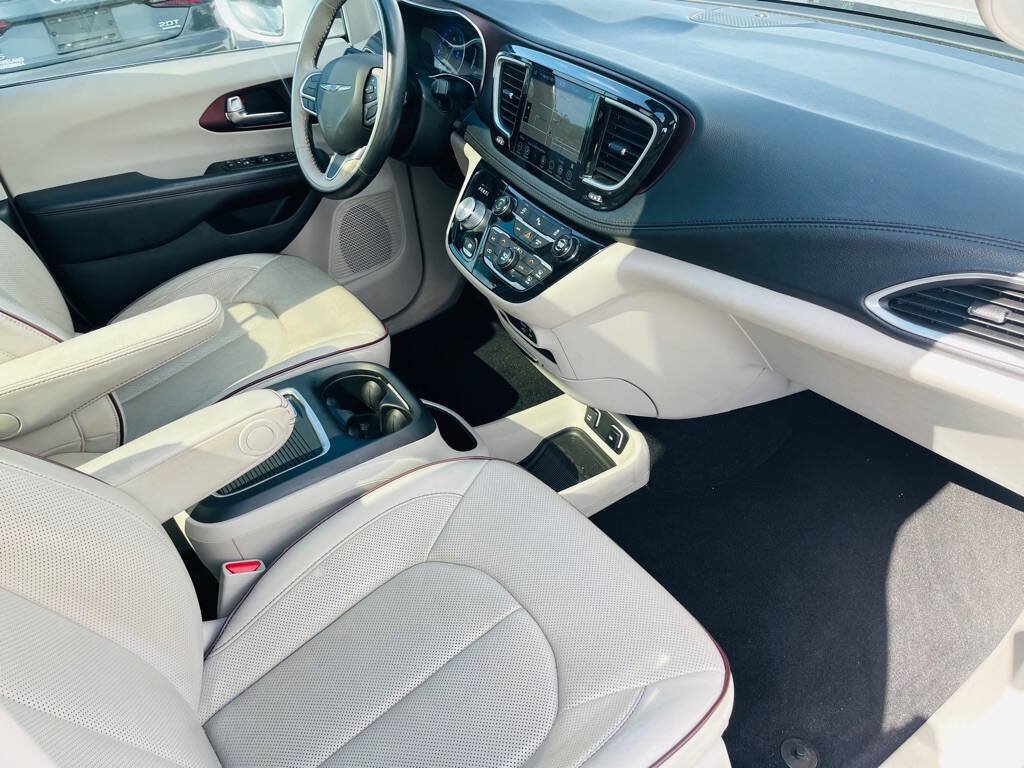 Used 2020 Chrysler Pacifica Limited FWD image 33