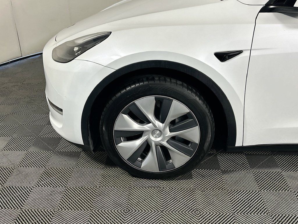 Used 2024 Tesla Model Y Long Range AWD/4WD image 10