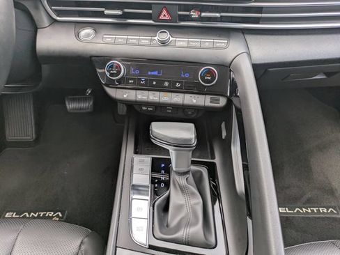Certified 2023 Hyundai Elantra Limited FWD image 18