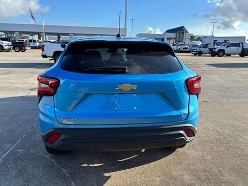 Used 2025 Chevrolet Trax LS w/ LS Convenience Package FWD image 6