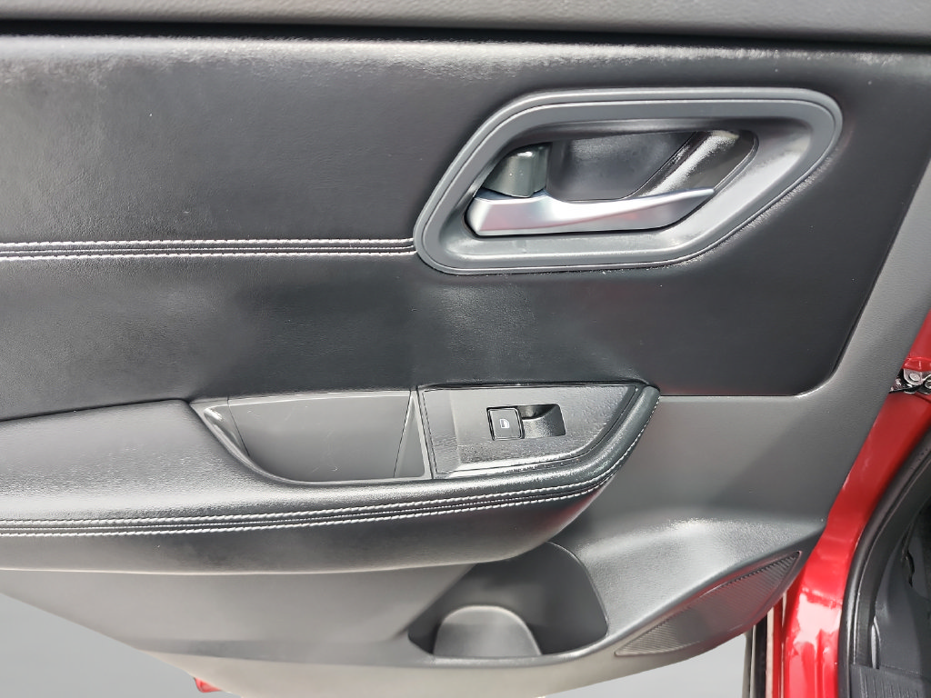 Used 2025 Nissan Rogue SV w/ SV Premium Package FWD image 24