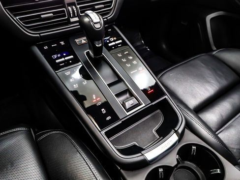 Used 2024 Porsche Macan GTS image 7