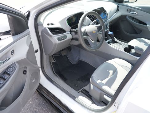 Used 2017 Chevrolet Volt LT w/ Comfort Package FWD image 13