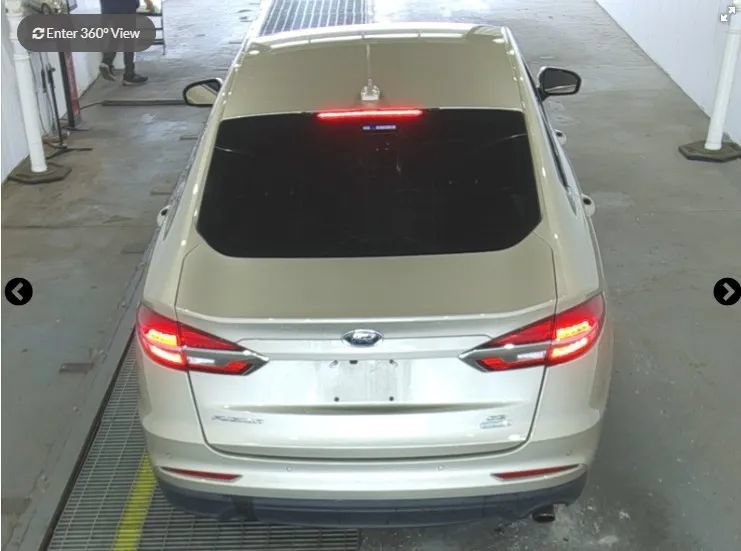 Used 2019 Ford Fusion SE FWD image 4