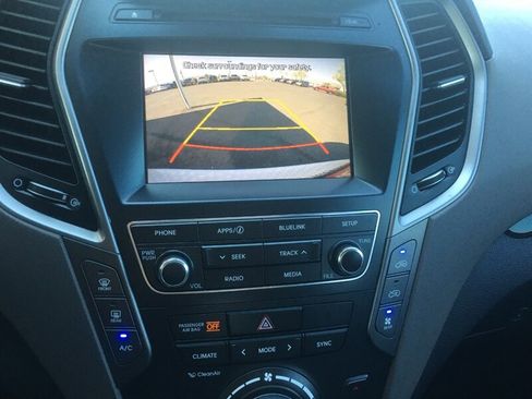 Used 2017 Hyundai Santa Fe SE image 10