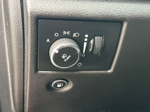 Used 2019 Jeep Grand Cherokee Laredo AWD/4WD image 25
