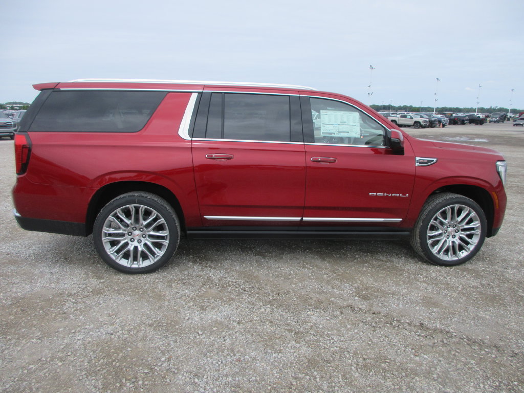 New 2026 GMC Yukon XL Denali w/ Denali Reserve Package AWD/4WD image 3