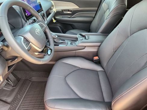 New 2026 Toyota Grand Highlander Limited image 9