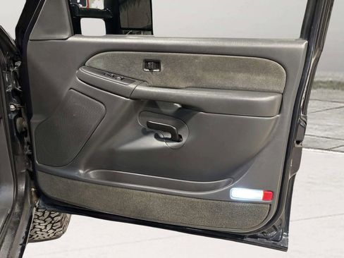 Used 2003 Chevrolet Silverado 2500 LS image 27