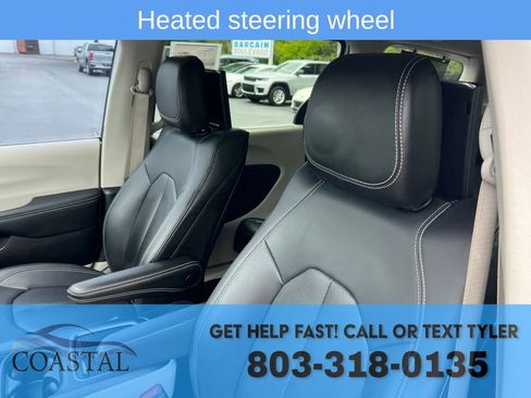 Used 2023 Chrysler Pacifica Touring-L w/ Uconnect Theater Family Group FWD image 12