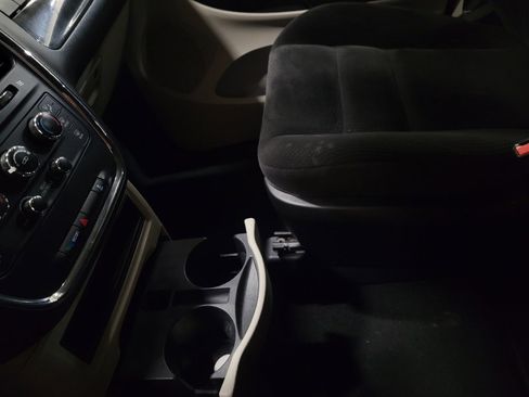 Used 2019 Dodge Grand Caravan SE image 26